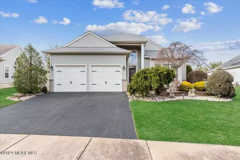 18 Byron Dr, Manchester, NJ 08759