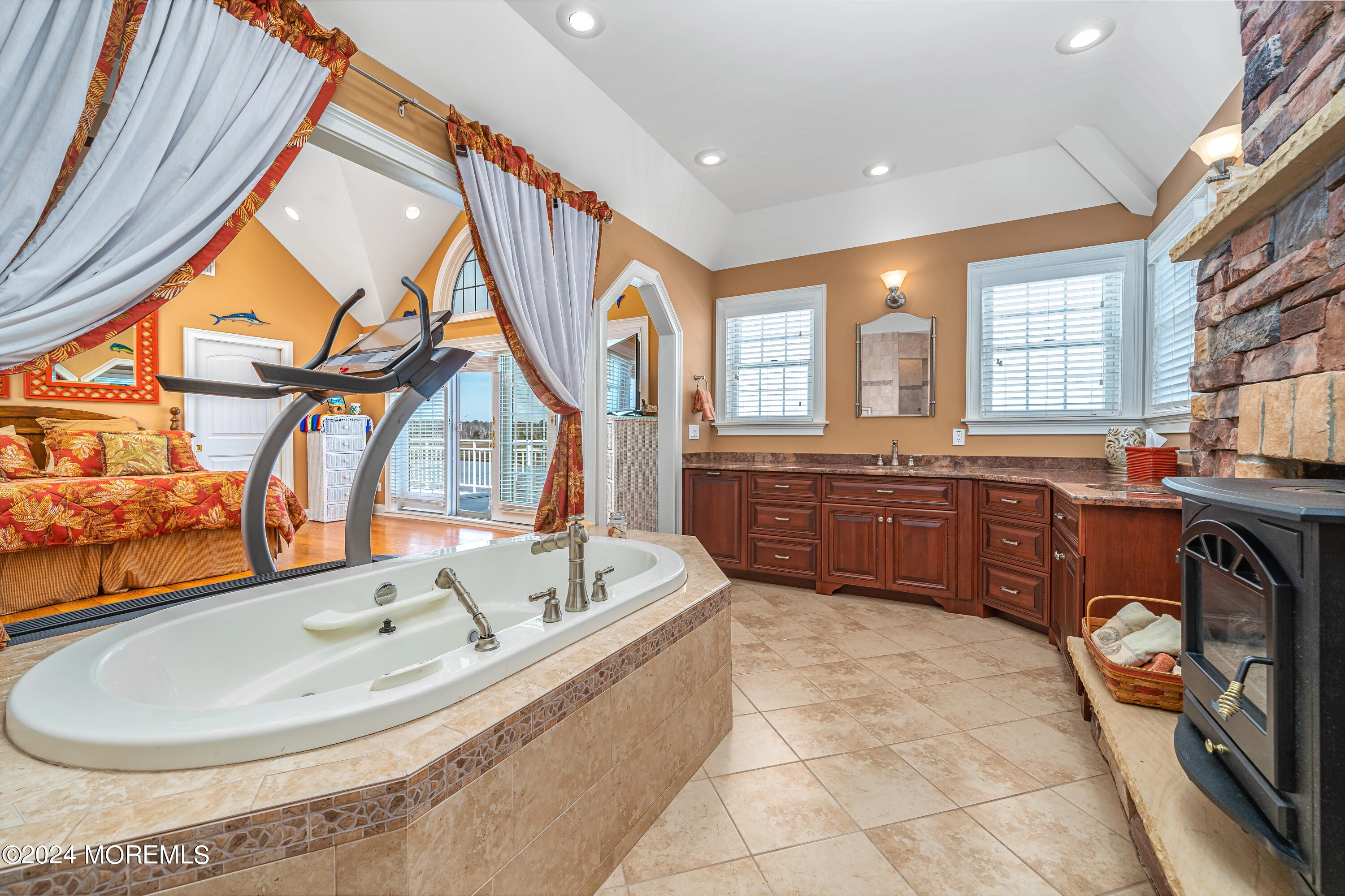 Bath - 908 Boxer Dr, Forked River, NJ 08731 photo 3 of 6