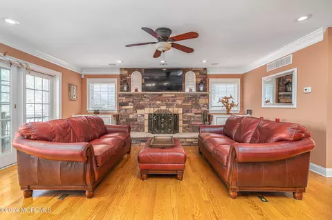 Living - 908 Boxer Dr, Forked River, NJ 08731 photo 2 of 2