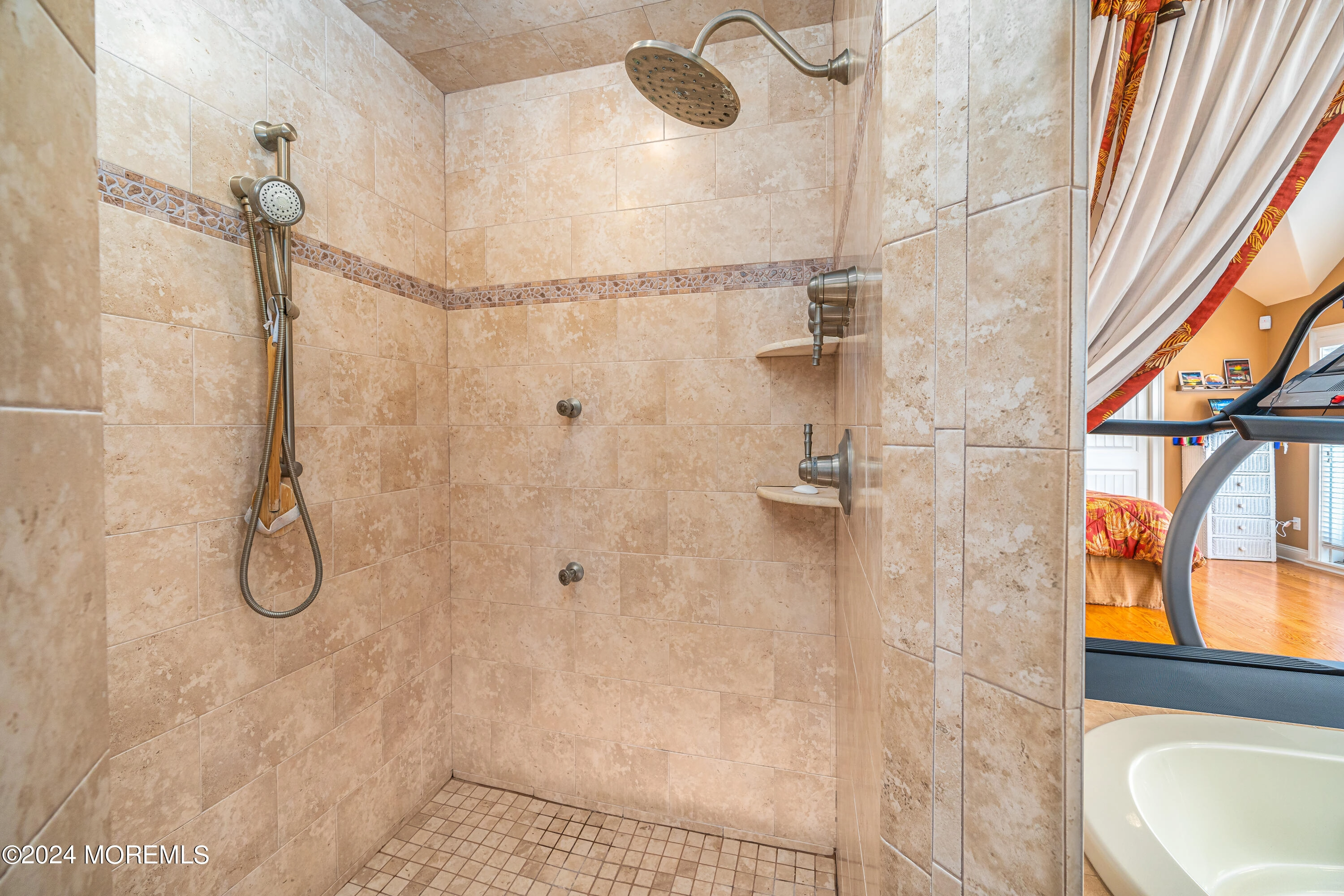 Bath - 908 Boxer Dr, Forked River, NJ 08731 photo 4 of 6