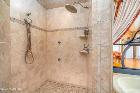 Bath - 908 Boxer Dr, Forked River, NJ 08731 photo 4 of 6