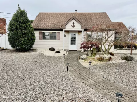 1815 Monitor Dr, Toms River, NJ 08753