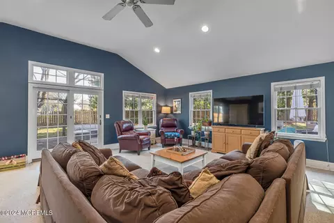 Living - 4 Cherry Tree Ln, Middletown, NJ 07748 photo 6 of 6