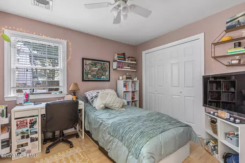 Bedroom - 4 Cherry Tree Ln, Middletown, NJ 07748 photo 5 of 5