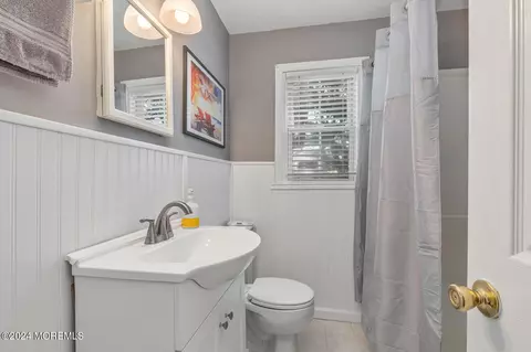Bath - 4 Cherry Tree Ln, Middletown, NJ 07748 photo 1 of 2