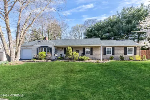 4 Cherry Tree Ln, Middletown, NJ 07748