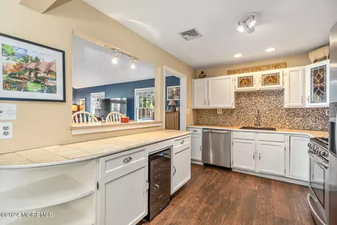 Kitchen - 4 Cherry Tree Ln, Middletown, NJ 07748 photo 2 of 3