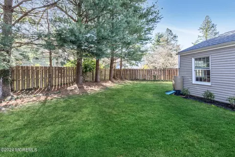 Exterior - 4 Cherry Tree Ln, Middletown, NJ 07748 photo 7 of 9