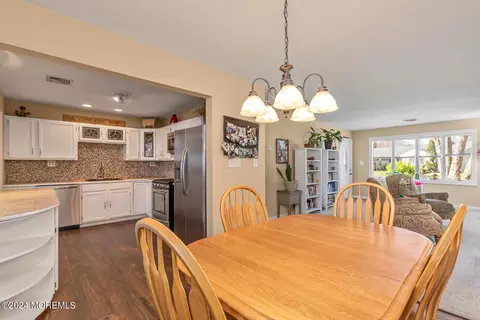 Dining - 4 Cherry Tree Ln, Middletown, NJ 07748 photo 3 of 3