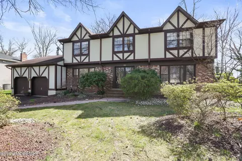 40 Sandpiper Dr, Manalapan, NJ 07726
