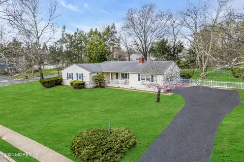 21 Turnberry Dr, Lincroft, NJ 07738