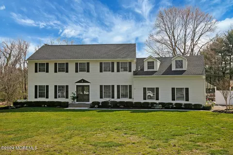 6 Edgebrook Ct, Middletown, NJ 07748