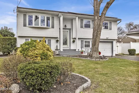 84 Blossom Dr, Toms River, NJ 08753