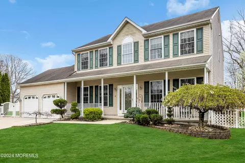 10 Conrad Ct, Bayville, NJ 08721
