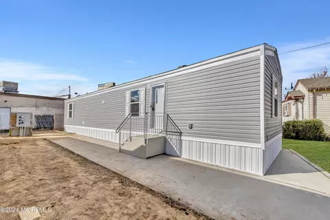 50 Ruth St, Hazlet, NJ 07730