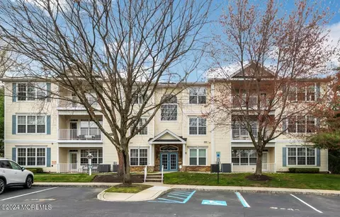 604 St Andrews Pl, Manalapan, NJ 07726