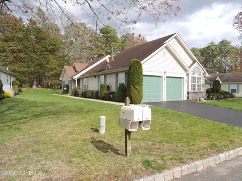 5 Lake Ridge Blvd, Manchester, NJ 08759