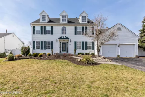 10 E Shenendoah Rd, Howell, NJ 07731