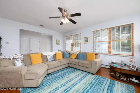 Living - 500 Ocean Blvd, Leonardo, NJ 07737 photo 3 of 5