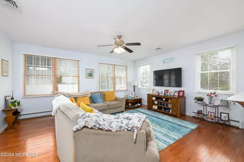 Living - 500 Ocean Blvd, Leonardo, NJ 07737 photo 2 of 5