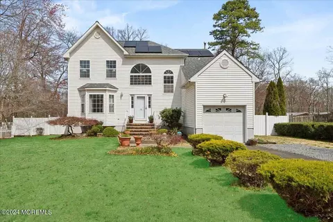 16 N Veronica Ct, Old Bridge, NJ 08857