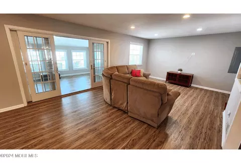 Living - 17 Lagoon Dr E, Brick, NJ 08723 photo 5 of 8