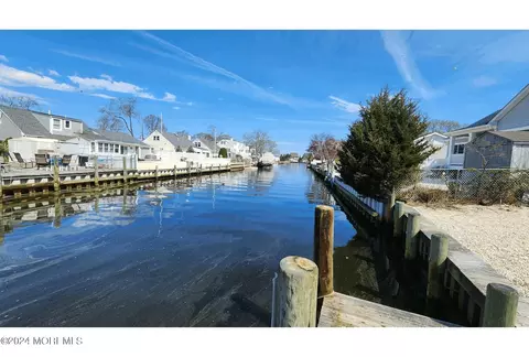 17 Lagoon Dr E, Brick, NJ 08723