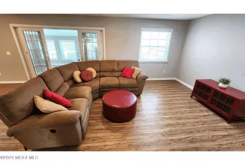 Living - 17 Lagoon Dr E, Brick, NJ 08723 photo 4 of 8