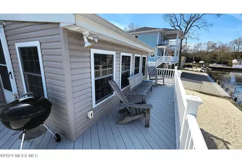 Exterior - 17 Lagoon Dr E, Brick, NJ 08723 photo 2 of 3