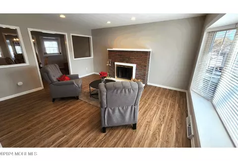 Living - 17 Lagoon Dr E, Brick, NJ 08723 photo 2 of 8