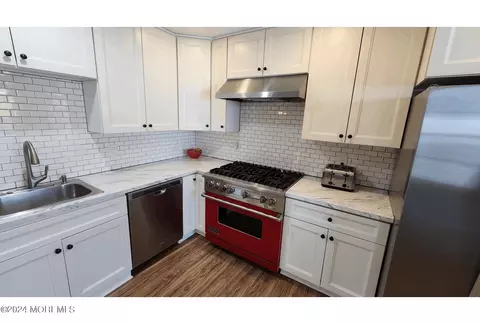Kitchen - 17 Lagoon Dr E, Brick, NJ 08723 photo 3 of 4