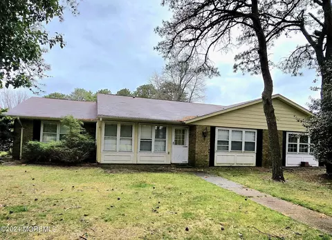 66 Cambridge Cir # A, Manchester, NJ 08759