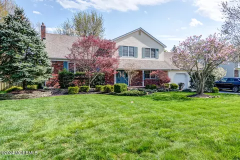 12 Kimberly Dr, Ocean, NJ 07712