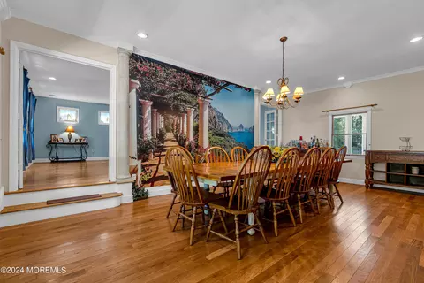 9 W Dey St, Englishtown, NJ 07726