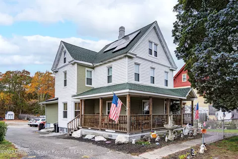 824 N Main St, Lanoka Harbor, NJ 08734