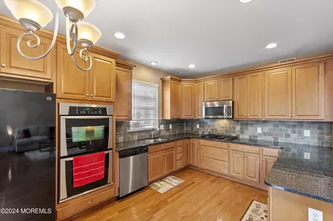Kitchen - 53 Brookfield Dr, Jackson, NJ 08527 photo 2 of 5