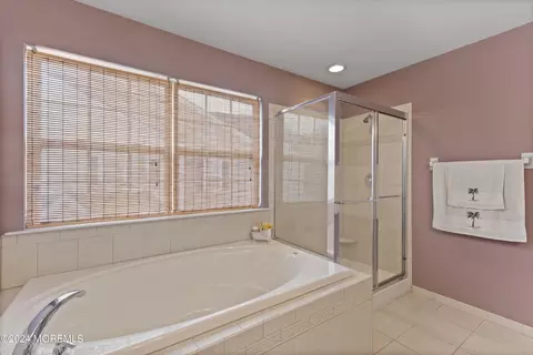 Bath - 53 Brookfield Dr, Jackson, NJ 08527 photo 2 of 4