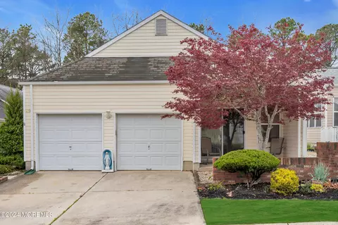 49 Summerhill Dr, Manahawkin, NJ 08050
