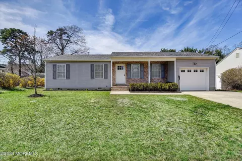 728 Sandy Hook Dr, Forked River, NJ 08731