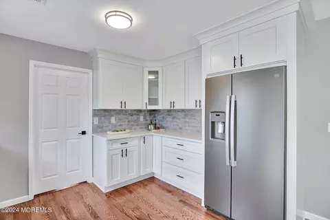 Kitchen - 728 Sandy Hook Dr, Forked River, NJ 08731 photo 3 of 5