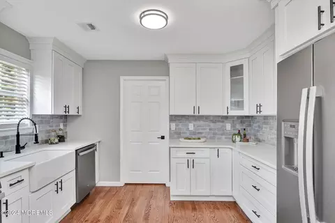 Kitchen - 728 Sandy Hook Dr, Forked River, NJ 08731 photo 2 of 5