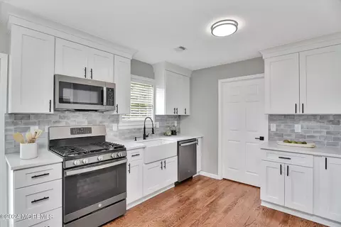 Kitchen - 728 Sandy Hook Dr, Forked River, NJ 08731 photo 1 of 5