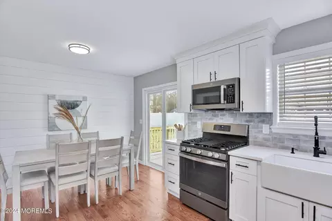 Kitchen - 728 Sandy Hook Dr, Forked River, NJ 08731 photo 4 of 5