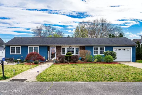 39 W Cove Rd, Bayville, NJ 08721