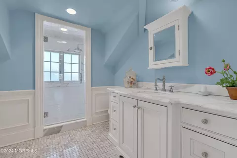 Bath - 801 5th Ave, Spring Lake, NJ 07762 photo 8 of 11