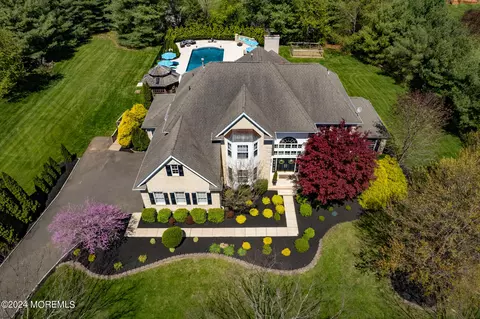 8 Michael Dr, Cream Ridge, NJ 08514