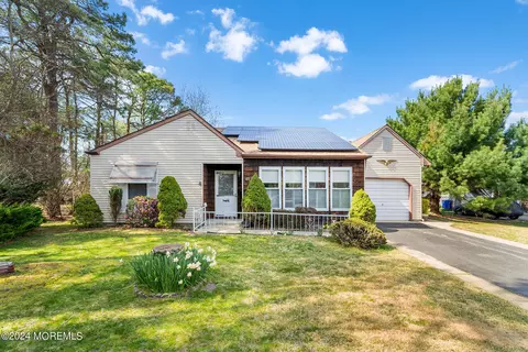 41 Easton Dr #61, Whiting, NJ 08759