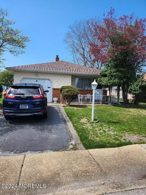 47 St Croix St, Toms River, NJ 08757