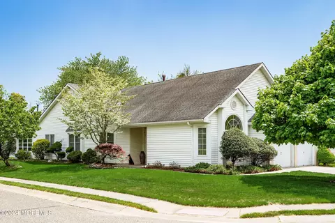1414 Burr Oak Rd, Toms River, NJ 08755