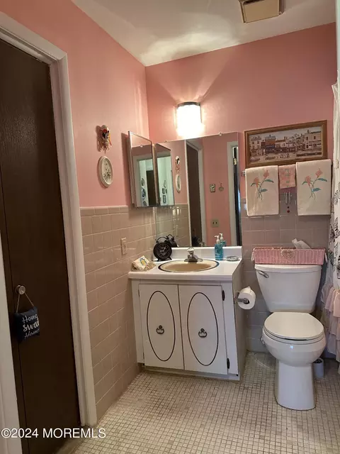 Bath - 14 Independence Pkwy # E, Whiting, NJ 08759 photo 2 of 3